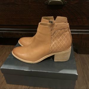 Silent D Tan Orvis booties size 39